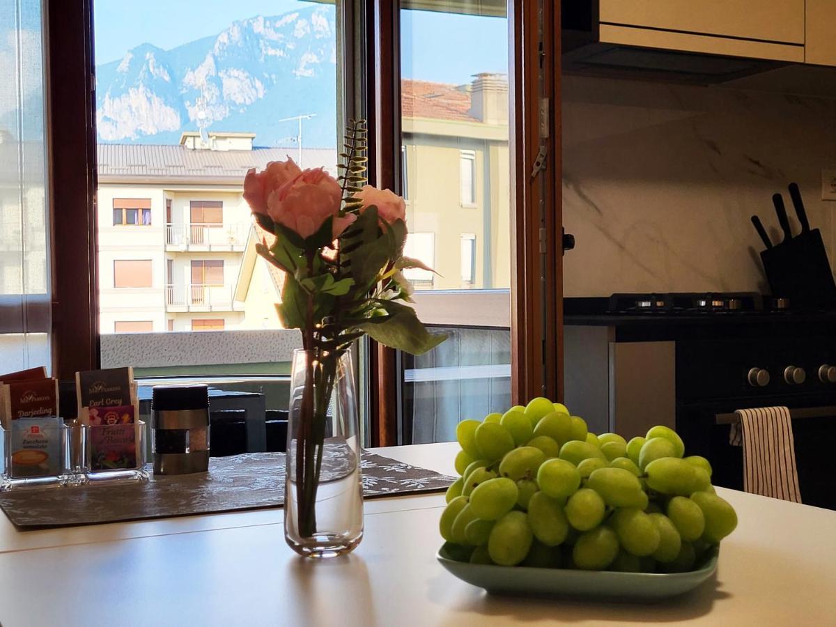 Casa Lariana Lägenhet Lecco Exteriör bild