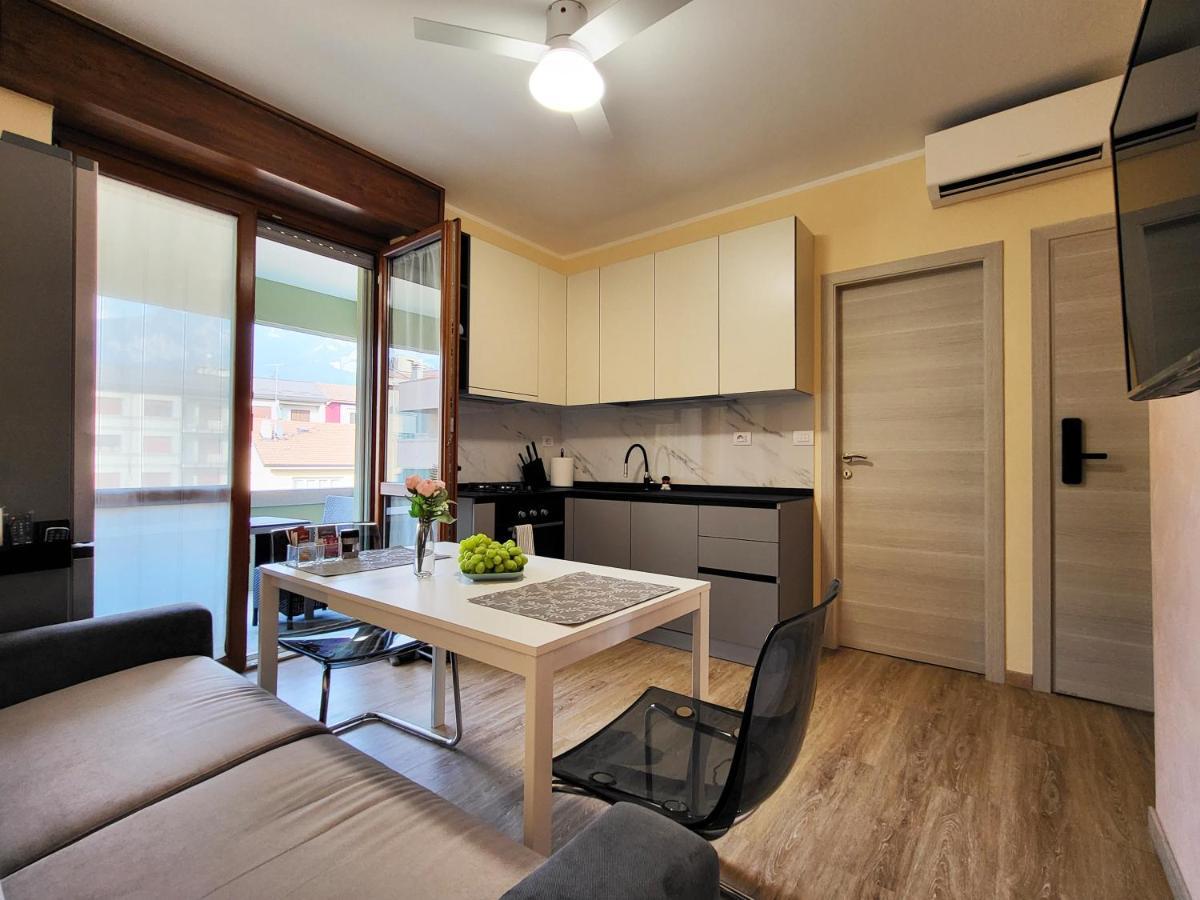 Casa Lariana Lägenhet Lecco Exteriör bild