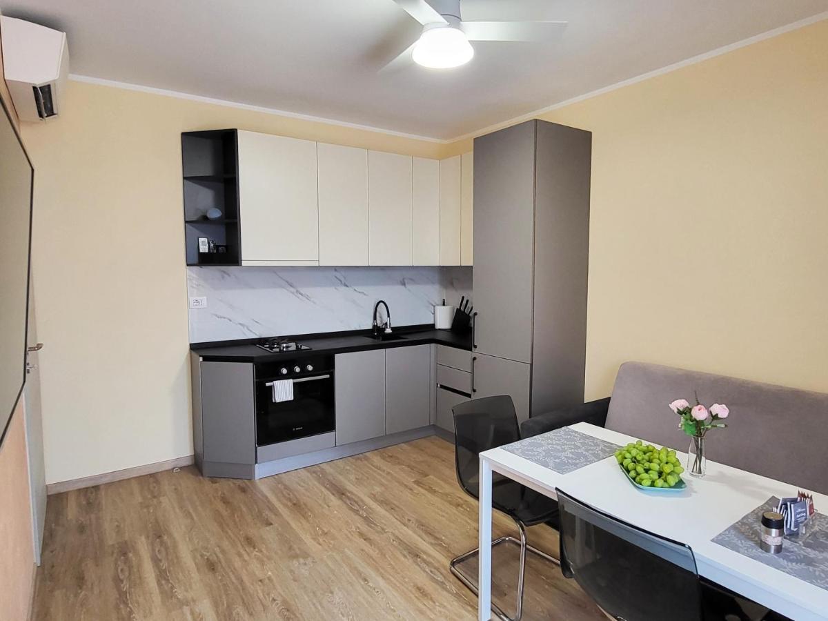Casa Lariana Lägenhet Lecco Exteriör bild