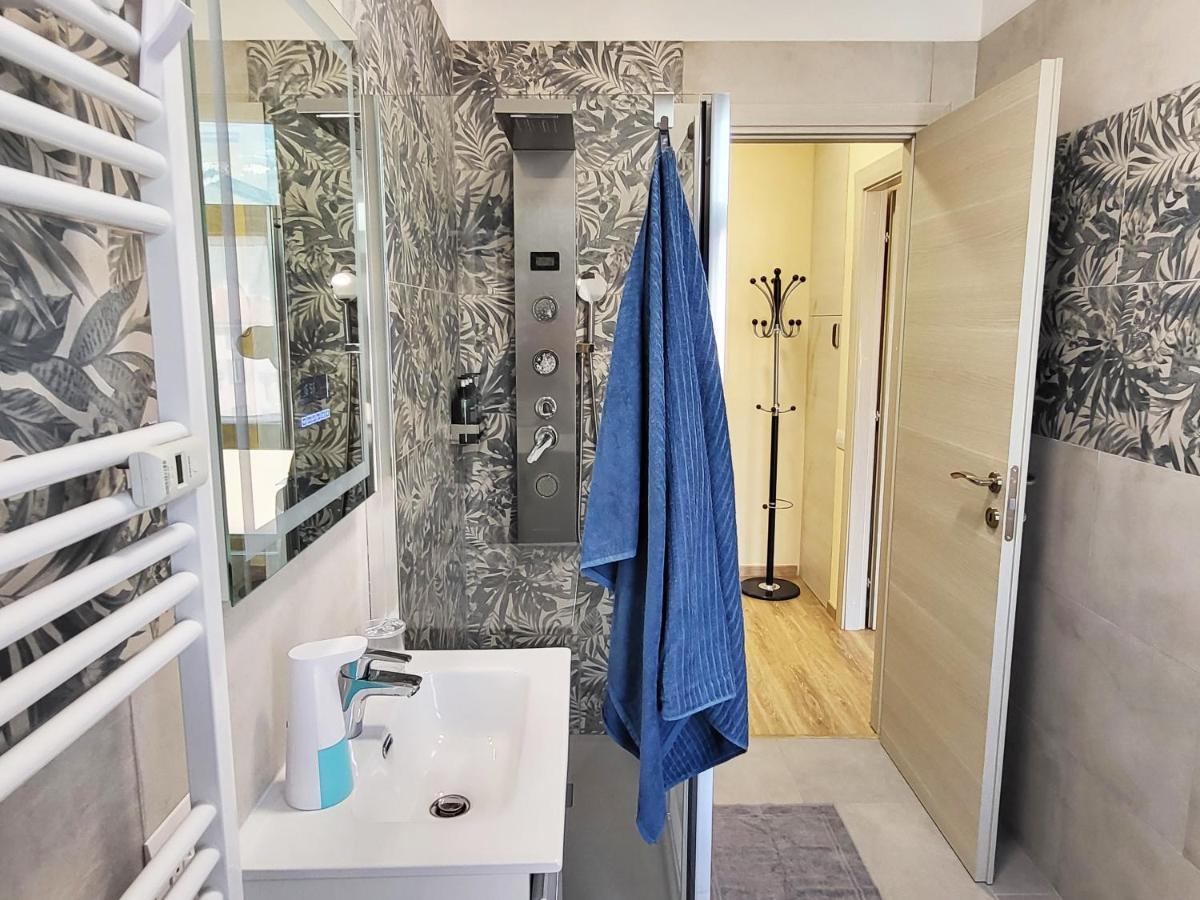 Casa Lariana Lägenhet Lecco Exteriör bild