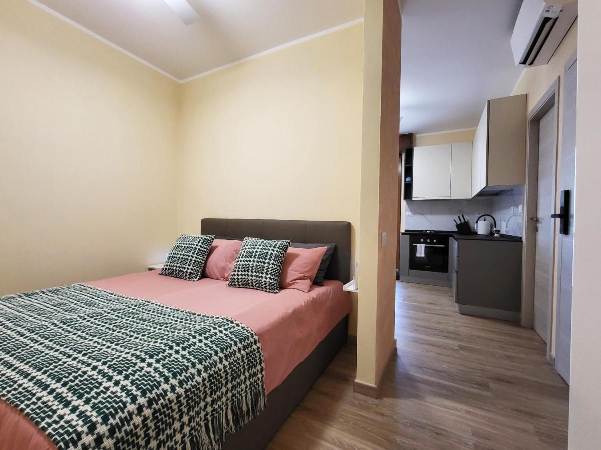 Casa Lariana Lägenhet Lecco Exteriör bild