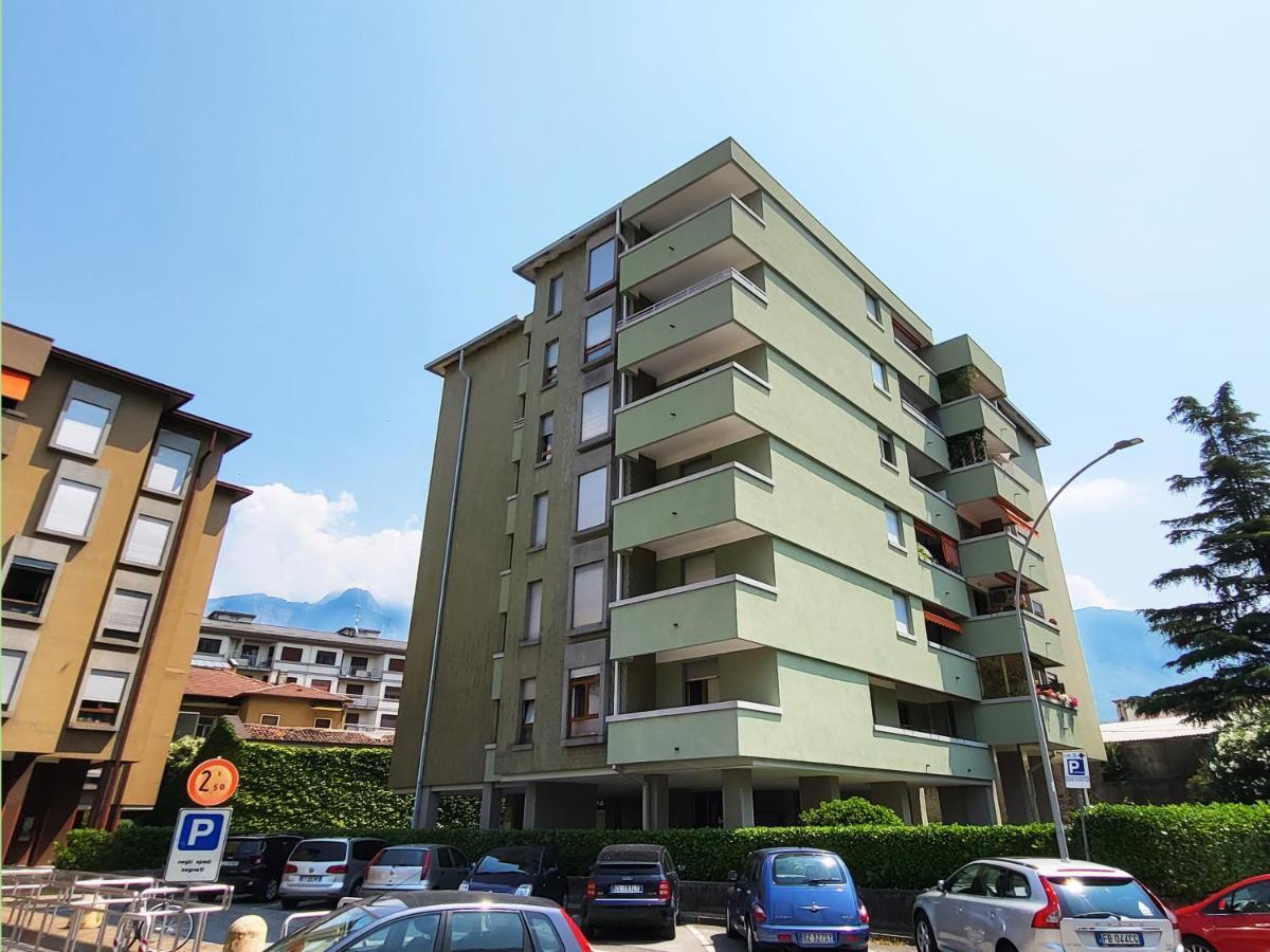 Casa Lariana Lägenhet Lecco Exteriör bild