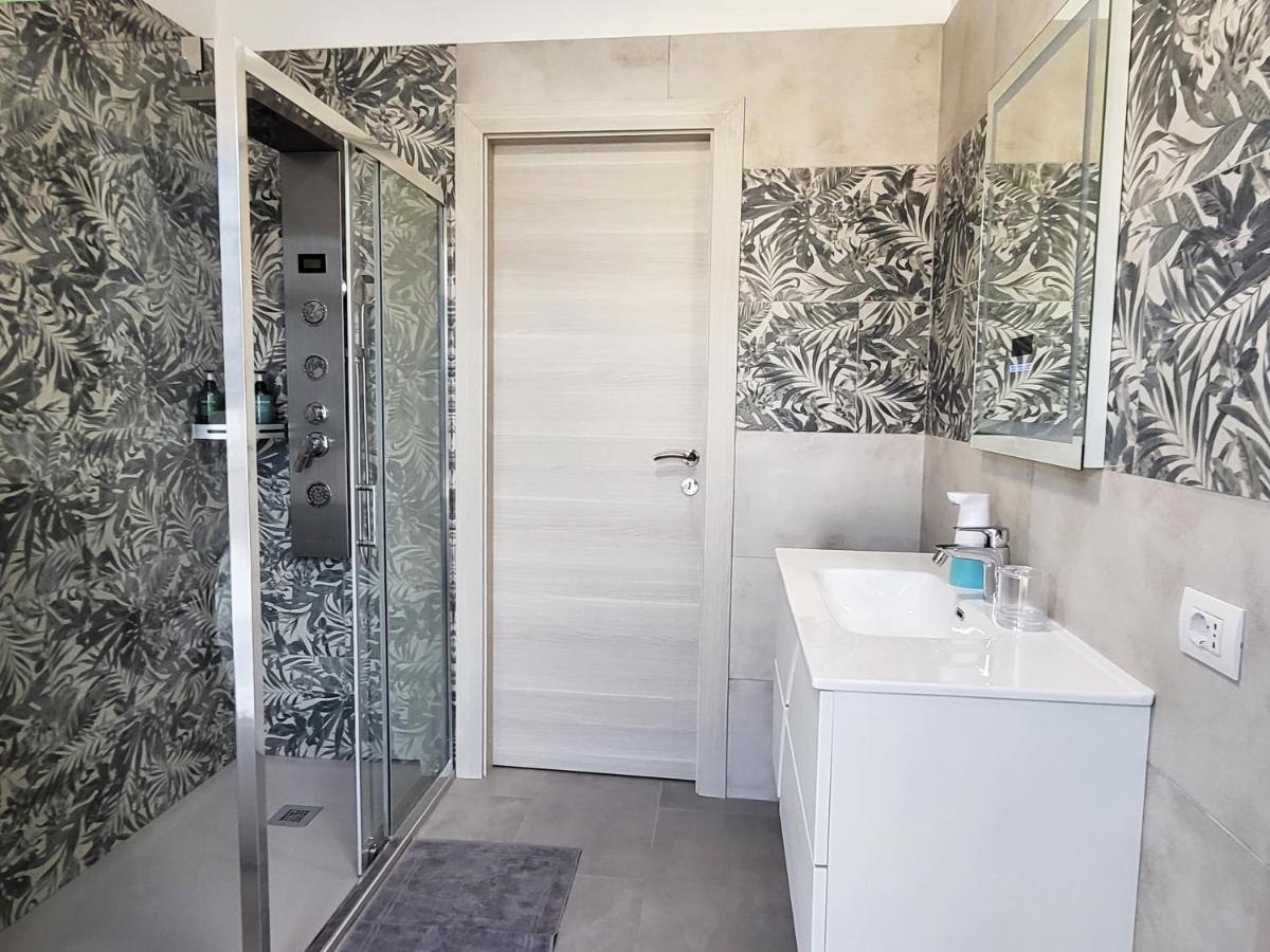 Casa Lariana Lägenhet Lecco Exteriör bild