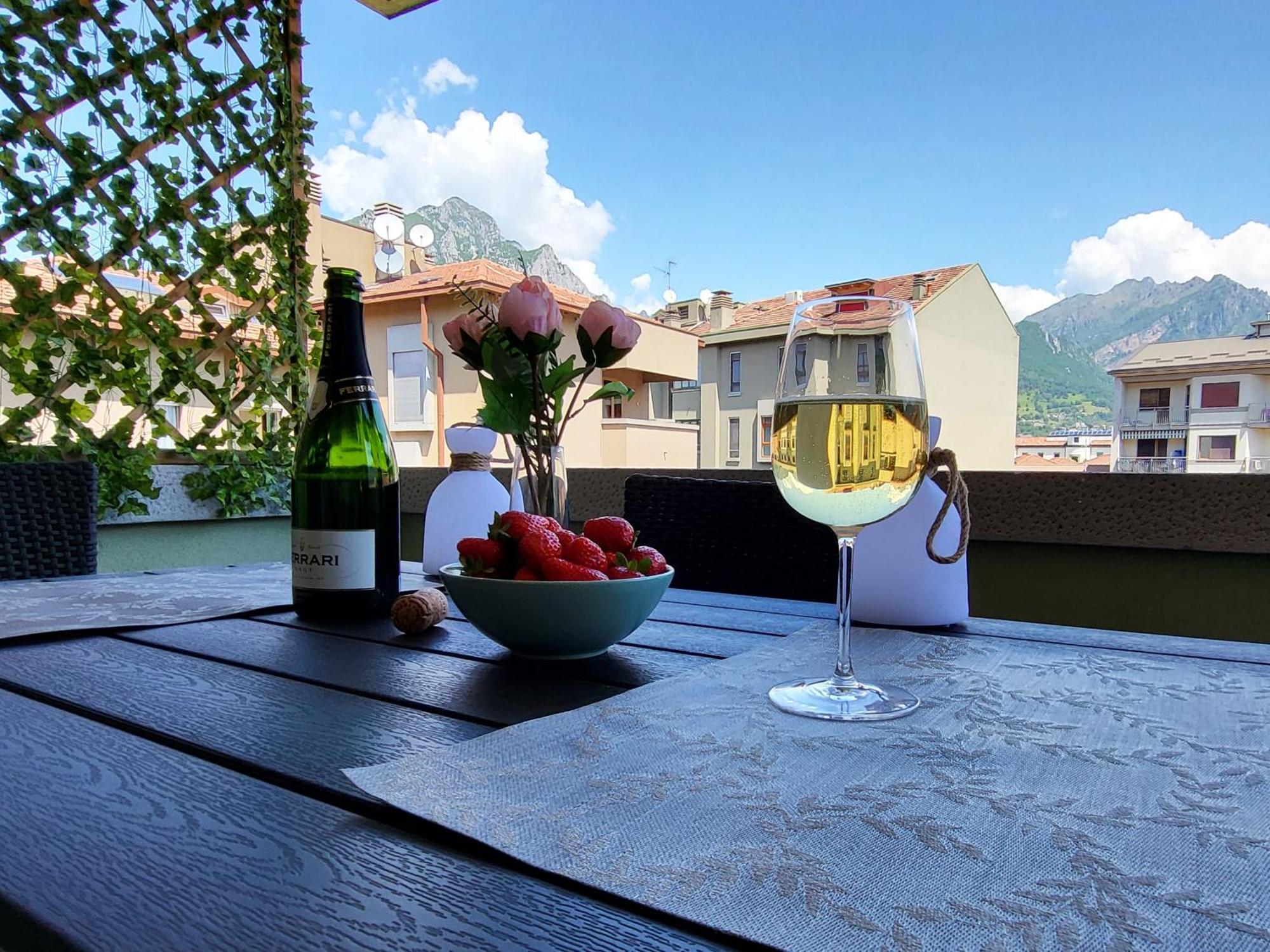 Casa Lariana Lägenhet Lecco Exteriör bild